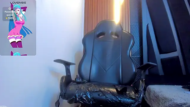 Snapshot of Alahia_Dangelo chatting on January 15, 5:58 pm Alahia Dangelo online show from January 15, 5:58 pm