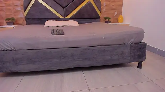 Snapshot of Alahia_Dangelo chatting on February 20, 11:42 am Alahia Dangelo online show from February 20, 11:42 am