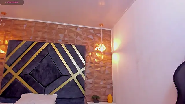 Snapshot of Alahia_Dangelo chatting on February 26, 11:30 am Alahia Dangelo online show from February 26, 11:30 am