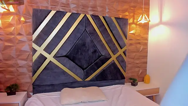 Snapshot of Alahia_Dangelo chatting on March 2, 2:43 pm Alahia Dangelo online show from March 2, 2:43 pm