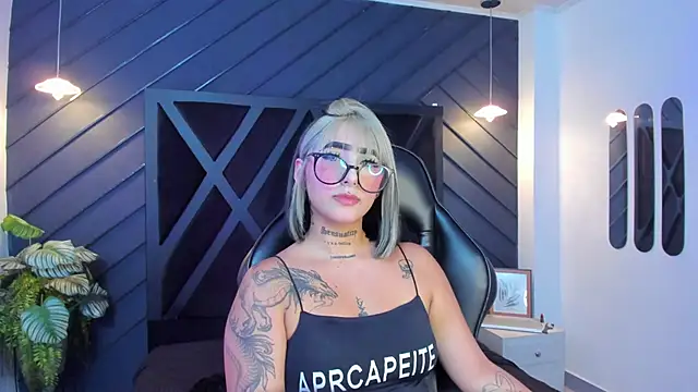 Snapshot of Alahia_Dangelo chatting on September 9, 11:54 am Alahia Dangelo online show from September 9, 11:54 am