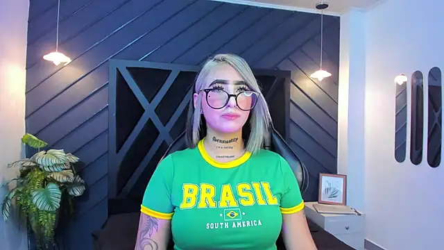 Snapshot of Alahia_Dangelo chatting on September 12, 11:21 am Alahia Dangelo online show from September 12, 11:21 am