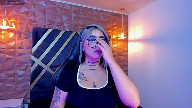 Snapshot of Alahia_Dangelo chatting on October 1, 11:38 am Alahia Dangelo online show from October 1, 11:38 am