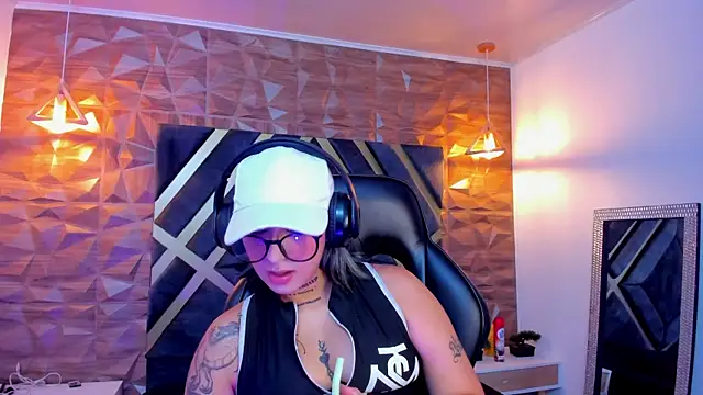 Snapshot of Alahia_Dangelo chatting on October 3, 11:51 am Alahia Dangelo online show from October 3, 11:51 am