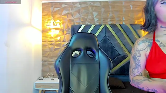 Snapshot of Alahia_Dangelo chatting on October 4, 11:30 am Alahia Dangelo online show from October 4, 11:30 am