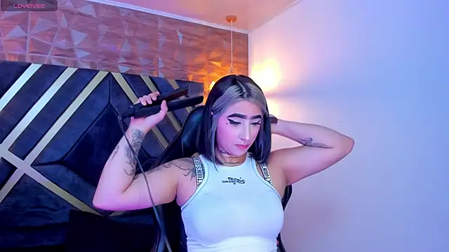 Snapshot of Alahia_Dangelo chatting on October 10, 11:31 am Alahia Dangelo online show from October 10, 11:31 am