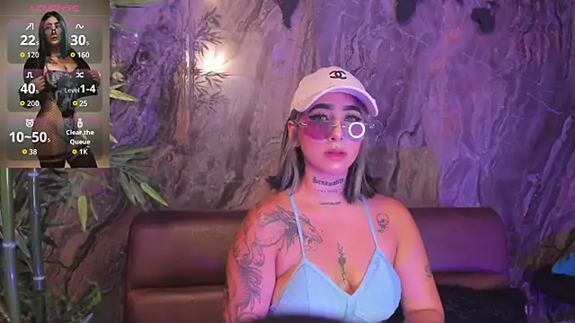 Snapshot of Alahia_Dangelo chatting on October 22, 5:34 pm Alahia Dangelo online show from October 22, 5:34 pm