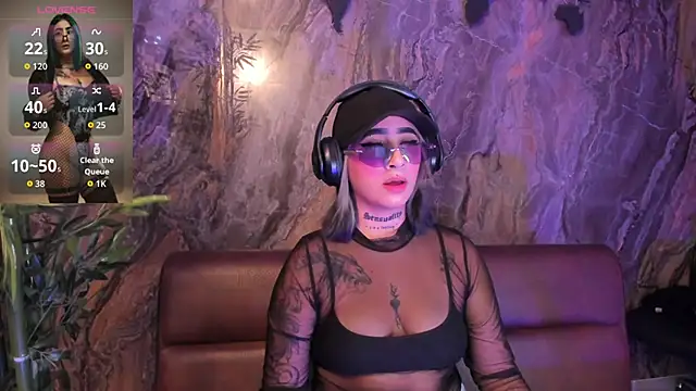 Snapshot of Alahia_Dangelo chatting on October 27, 5:17 pm Alahia Dangelo online show from October 27, 5:17 pm