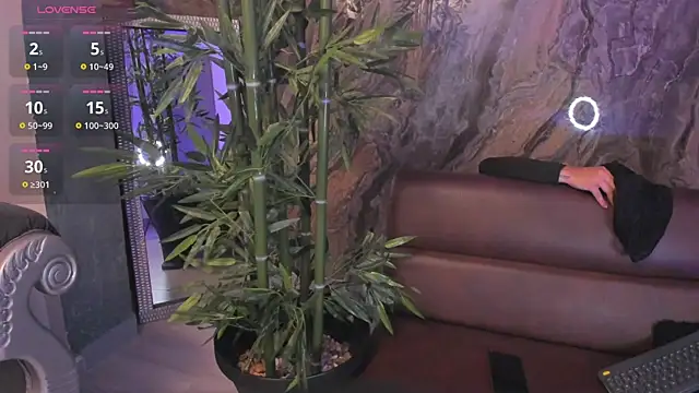 Alahia Dangelo online show from November 4, 5:23 pm