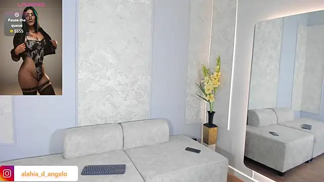 Snapshot of Alahia_Dangelo chatting on July 23, 5:44 pm Alahia Dangelo online show from July 23, 5:44 pm