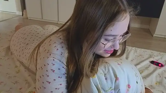 Snapshot of endlesssoffi chatting on December 19, 5:42 pm endlesssoffi online show from December 19, 5:42 pm