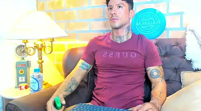 Dylanstonne online show from February 28, 10:17 pm