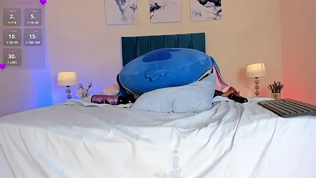 ahvi ebony online show from December 4, 2:26 pm