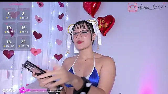 Snapshot of chunn_liioo chatting on February 9, 7:30 pm chunn liioo online show from February 9, 7:30 pm