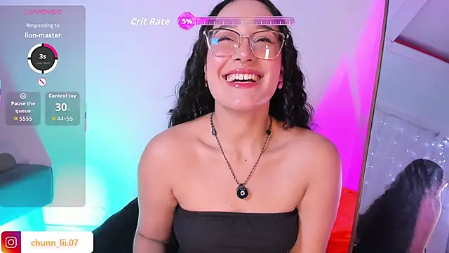 Snapshot of chunn_liioo chatting on November 4, 12:32 am chunn liioo online show from November 4, 12:32 am