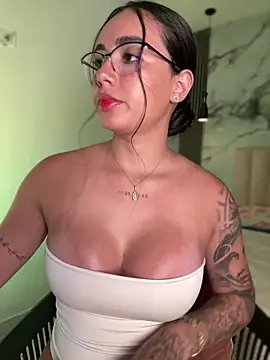 Pink Jazmin online show from April 23, 1:29 am