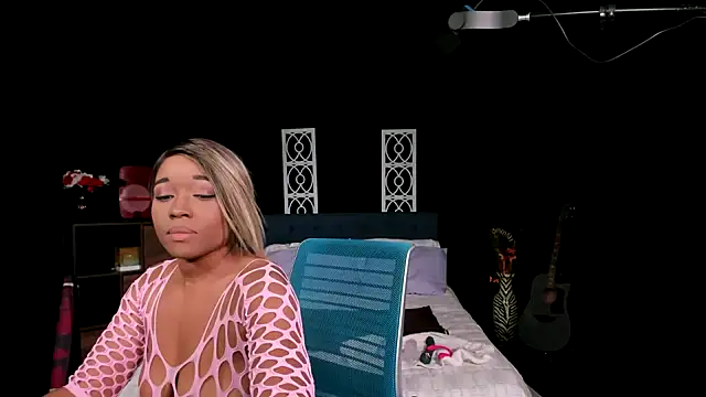 NinaRiveraXO online show from October 4, 1:36 am