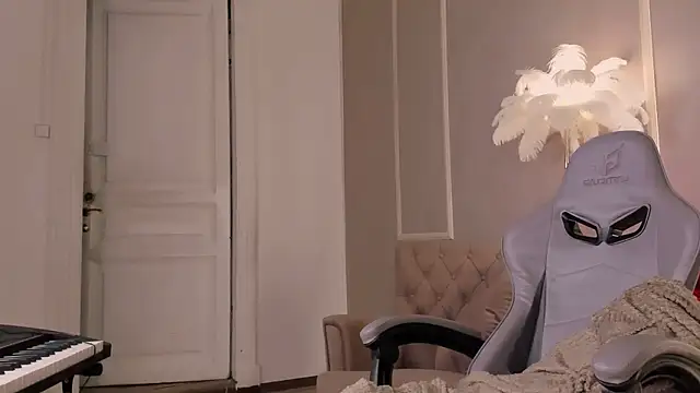 Snapshot of Alisia_Mars chatting on February 11, 9:42 am Alisia Mars online show from February 11, 9:42 am