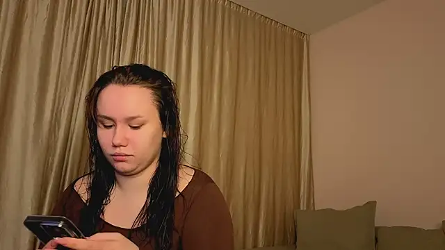 Snapshot of Alisia_Mars chatting on November 15, 4:32 am Alisia Mars online show from November 15, 4:32 am