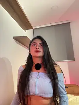 Snapshot of July_gh chatting on February 10, 1:21 am July gh online show from February 10, 1:21 am