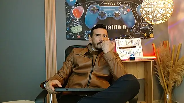 Reiko 85  online show from April 15, 2:35 pm