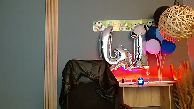 Reiko 85  online show from April 22, 2:29 pm