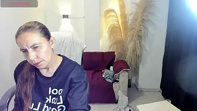 Snapshot of Milf_karlye chatting on June 9, 4:35 am Milf karlye online show from June 9, 4:35 am