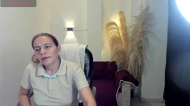 Snapshot of Milf_karlye chatting on June 15, 2:03 am Milf karlye online show from June 15, 2:03 am