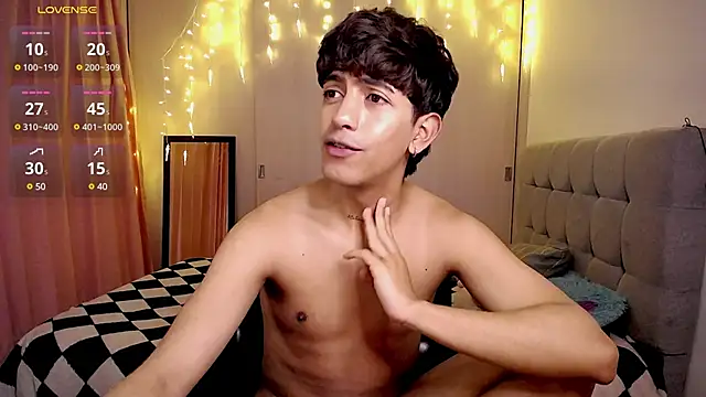 Snapshot of teobowny_ chatting on December 11, 8:39 pm teobowny online show from December 11, 8:39 pm