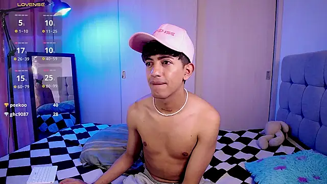 Snapshot of teobowny_ chatting on January 24, 4:28 pm teobowny online show from January 24, 4:28 pm