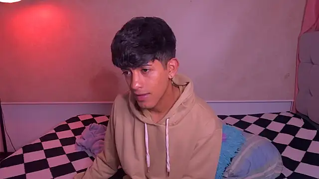 Snapshot of teobowny_ chatting on October 12, 1:37 am teobowny online show from October 12, 1:37 am