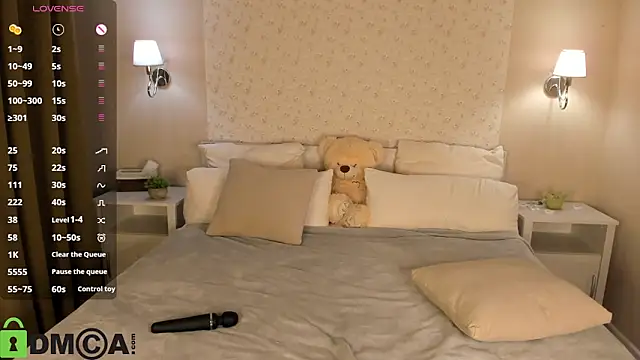 Jennifer Wadee online show from April 21, 1:42 am