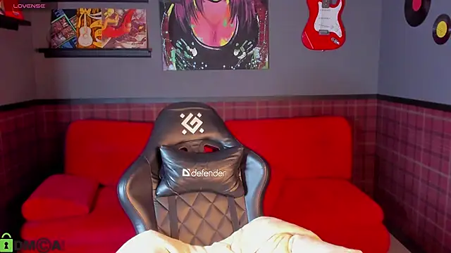 Jennifer Wadee online show from April 21, 11:40 pm