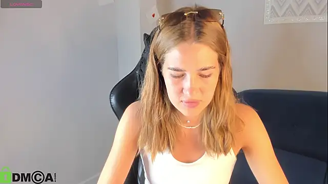 Jennifer Wadee online show from June 9, 10:21 pm
