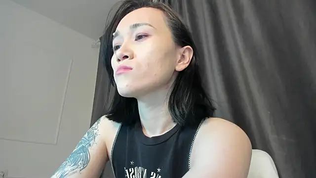 aenie online show from December 19, 1:29 pm