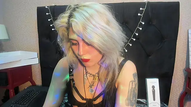 HollyWould   online show from October 23, 7:23 pm
