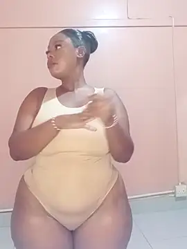 Luciouslips00 online show from April 29, 2:32 pm