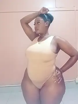 Luciouslips00 online show from April 29, 6:25 pm