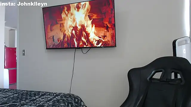 Snapshot of jonhklleyn chatting on October 27, 7:18 pm jonhklleyn online show from October 27, 7:18 pm