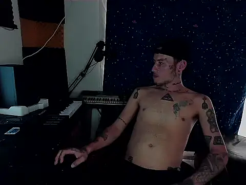 Snapshot of patrik_tattoo_ chatting on December 2, 7:27 pm patrik tattoo online show from December 2, 7:27 pm