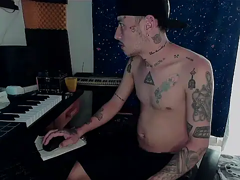 Snapshot of patrik_tattoo_ chatting on January 7, 2:41 pm patrik tattoo online show from January 7, 2:41 pm