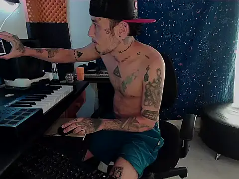 Snapshot of patrik_tattoo_ chatting on February 17, 8:04 pm patrik tattoo online show from February 17, 8:04 pm