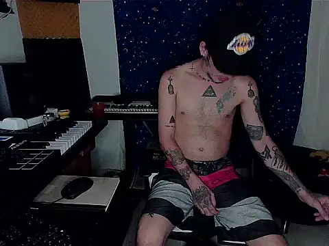 Snapshot of patrik_tattoo_ chatting on February 22, 5:12 am patrik tattoo online show from February 22, 5:12 am