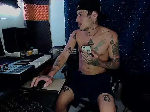 Snapshot of patrik_tattoo_ chatting on February 25, 4:03 am patrik tattoo online show from February 25, 4:03 am
