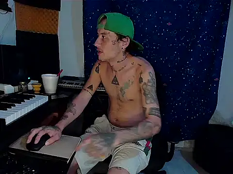 Snapshot of patrik_tattoo_ chatting on March 22, 3:52 am patrik tattoo online show from March 22, 3:52 am