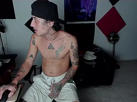 Snapshot of patrik_tattoo_ chatting on October 14, 10:32 pm patrik tattoo online show from October 14, 10:32 pm