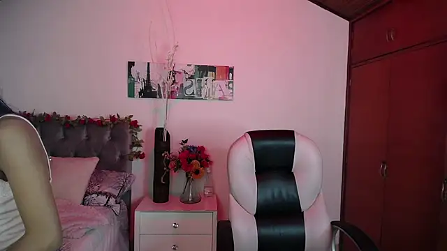 Snapshot of Kitty_Pam chatting on December 31, 6:35 pm Kitty Pam online show from December 31, 6:35 pm