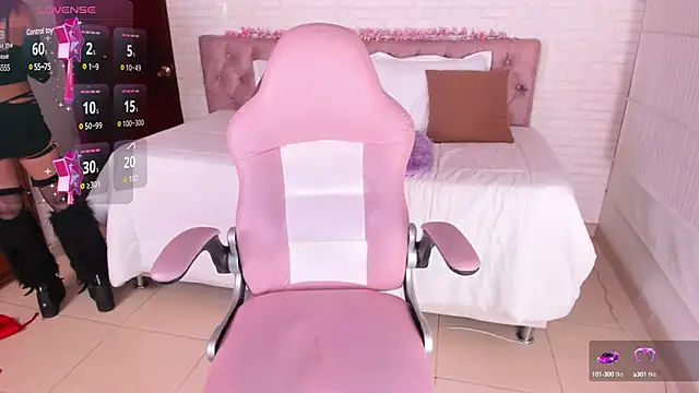 Snapshot of Kitty_Pam chatting on January 10, 10:57 pm Kitty Pam online show from January 10, 10:57 pm