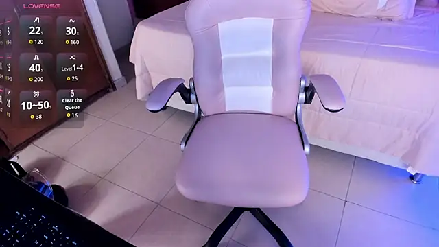 Snapshot of Kitty_Pam chatting on October 24, 8:05 pm Kitty Pam online show from October 24, 8:05 pm