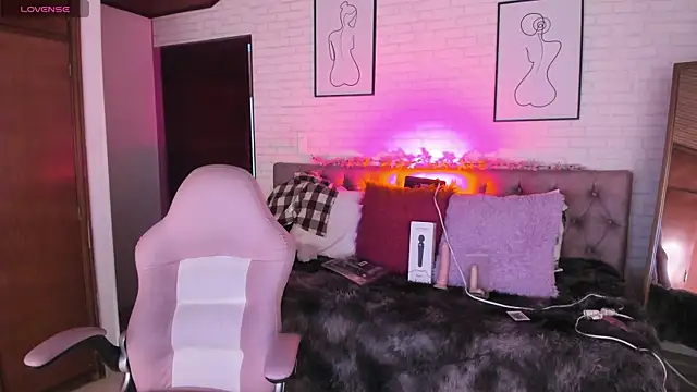 Kitty Pam online show from April 21, 8:23 pm